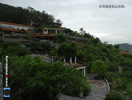 广东清远的奇洞温泉的原生态半山木屋别墅