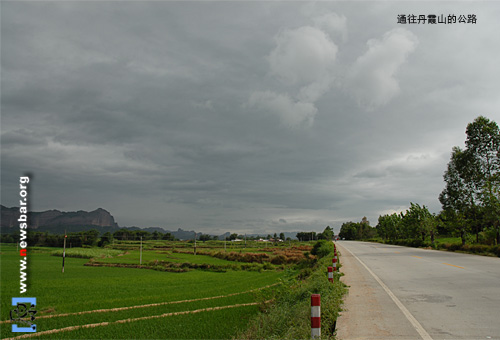 通往丹霞山的公路。